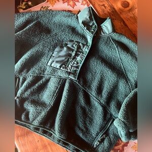 Hunter green cropped fleece